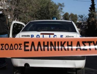 35χρονος Aλβανός βρέθηκε νεκρός μέσα στο αυτοκίνητό του στο Μενίδι - Τραύματα στο στήθος και πυροβολισμοί